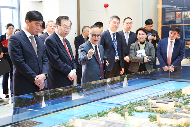 2024年2月26日，国药集团党委书记、董事长刘敬桢一行访问澳门大学，双方签署战略合作协议并就进一步深化合作进行会谈。澳门大学校长宋永华、副校长徐建，国药集团副总经理（主持经营工作）胡建伟，副总经理董增贺、晋斌等出席活动。3.jpg